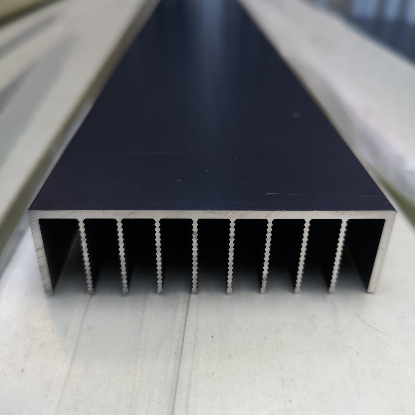 Ancho: 7.6cm