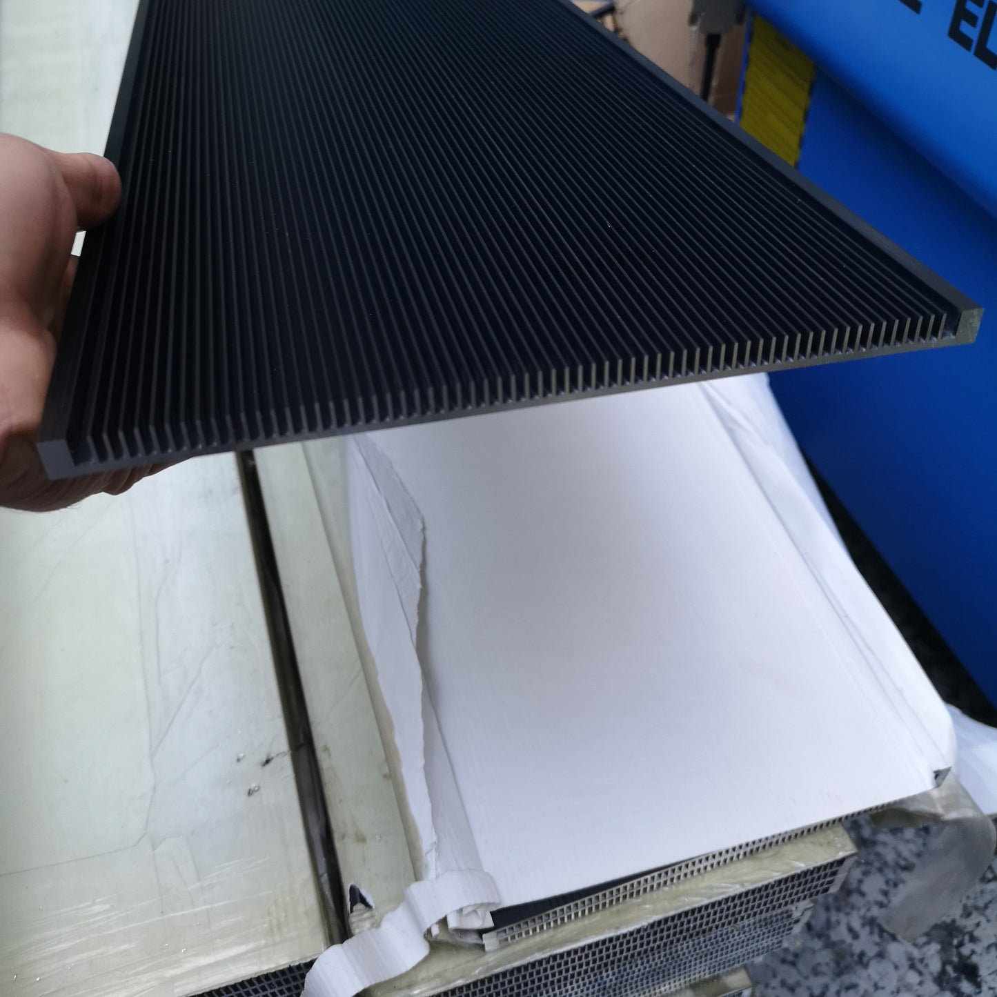 Ancho: 23.0cm